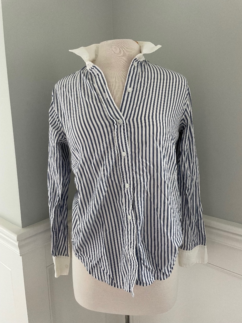EVERLANE PINSTRIPE SILKY COTTON BUTTON DOWN SHIRT SZE 2!